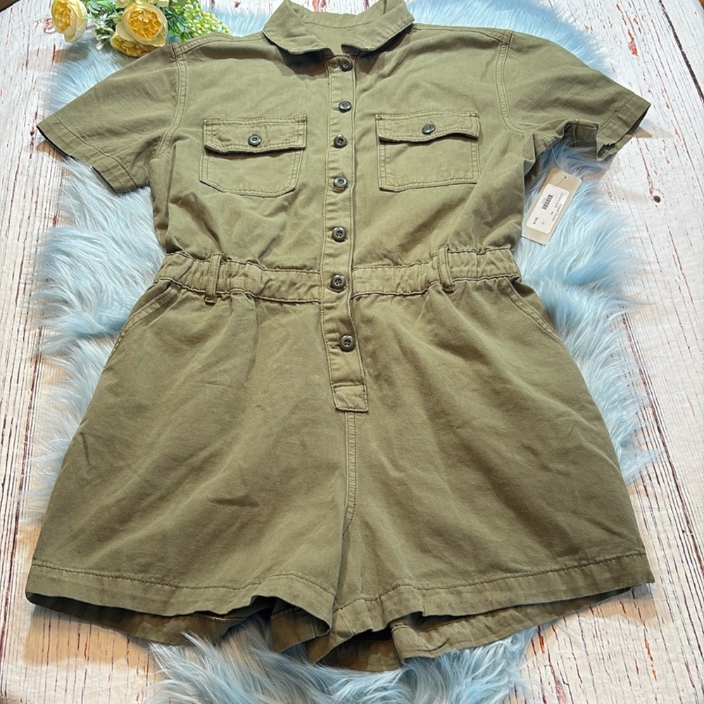 NWT Kancan Olive Green Suki Short Sleeve Romper Sz L